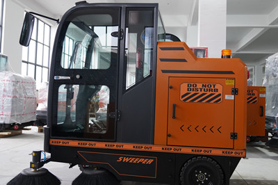 榮事達(dá)RS-CAR200駕駛式掃地車(chē) 榮事達(dá)RS-CAR200駕駛式掃地機(jī).jpg