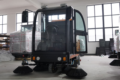 榮事達RS-CAR180 駕駛式掃地車 榮事達RS-CAR180 駕駛式掃地機.jpg